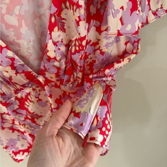 ASTR Floral Flutter Sleeve Blouse In Red Lilac Floral - Size Extra Large XL - Picture 8 of 12